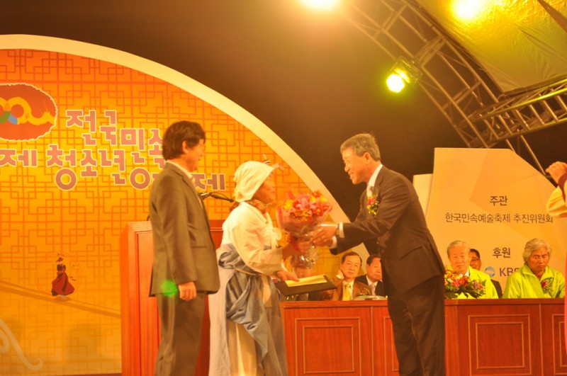 2012c7d1b1b9b9cebcd3bfb9bcfac3e0c1a6_584.jpg