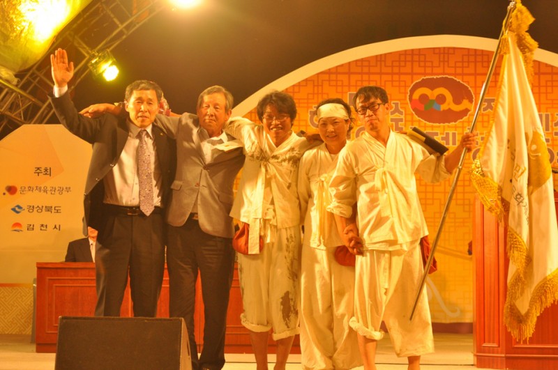 2012c7d1b1b9b9cebcd3bfb9bcfac3e0c1a6_647.jpg